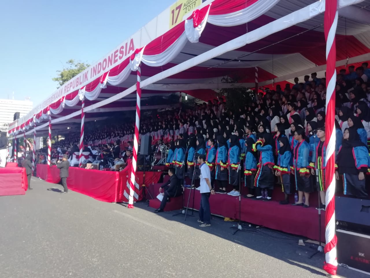 LAGI! Paduan Suara GEMA NUSA Iringi Upacara Detik-Detik Proklamasi di Gedung Grahadi